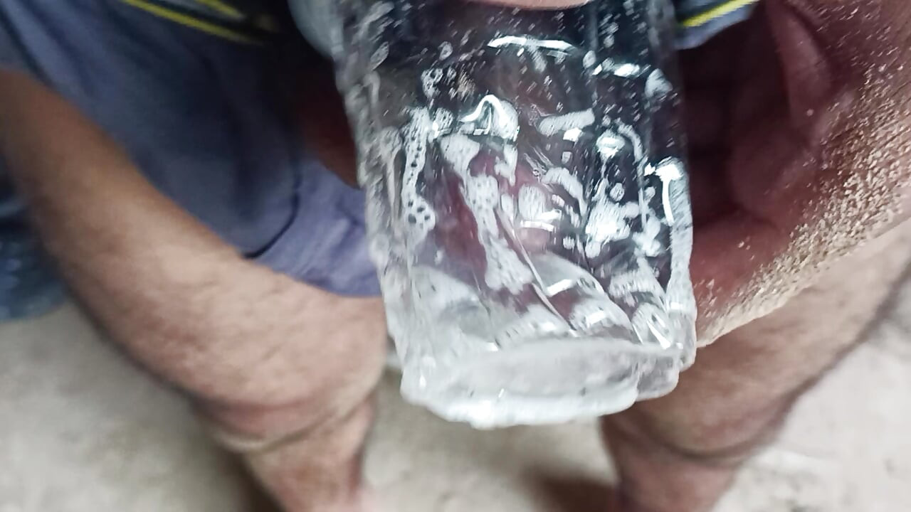 Igraj se sa seksualnom igračkom da se mastrubiraš do velikog kurca da svršiš