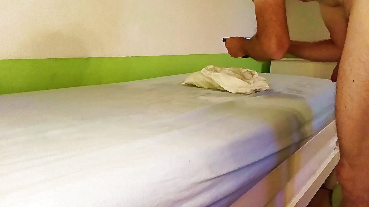 Nevlastní sestra v právu masturbace v kalhotkách