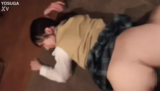 Japanische studentin mit dicken titten. Aufnahmen von ihr, wie sie von einem fremden immer und immer wieder creampie gemacht wird, wurde gefilmt