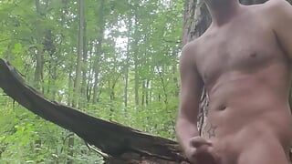 Nackt im Wald mit pp