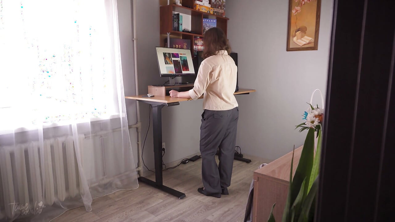 Coworkers Pants Fall Down at Work Enf Disaster
