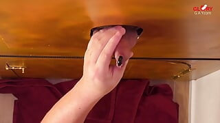 Il principe Alberto nella Gloryhole: Il seme che rimane intrappolato nella ghianda