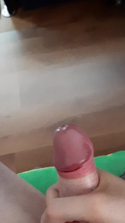 Geil am Schreibtisch abgespritzt