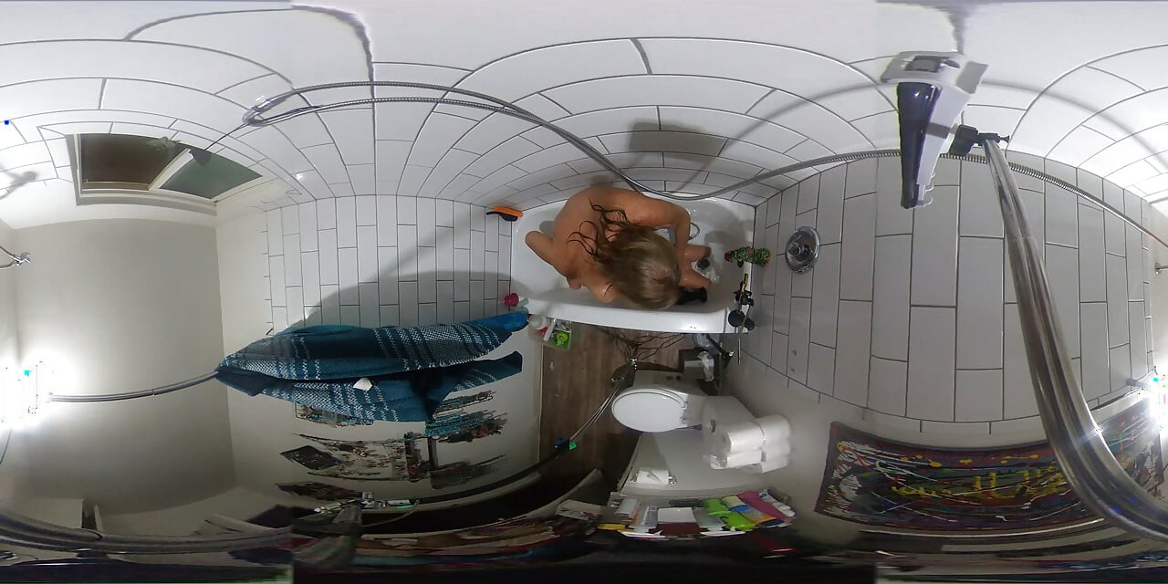Lizzy Yum VR October 2026 Bathing Masturbation Dilating