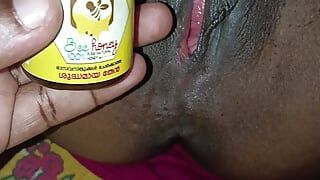 蜂蜜で舐める叔母のpuzzy