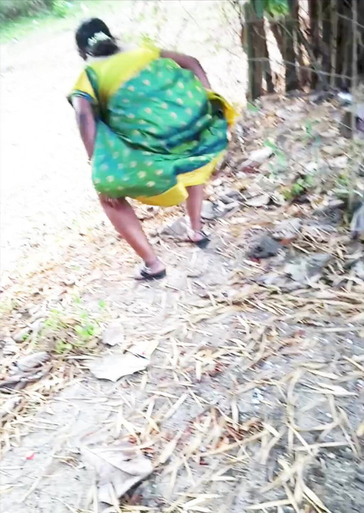 Deepa pissing , Deepa Pondicherry