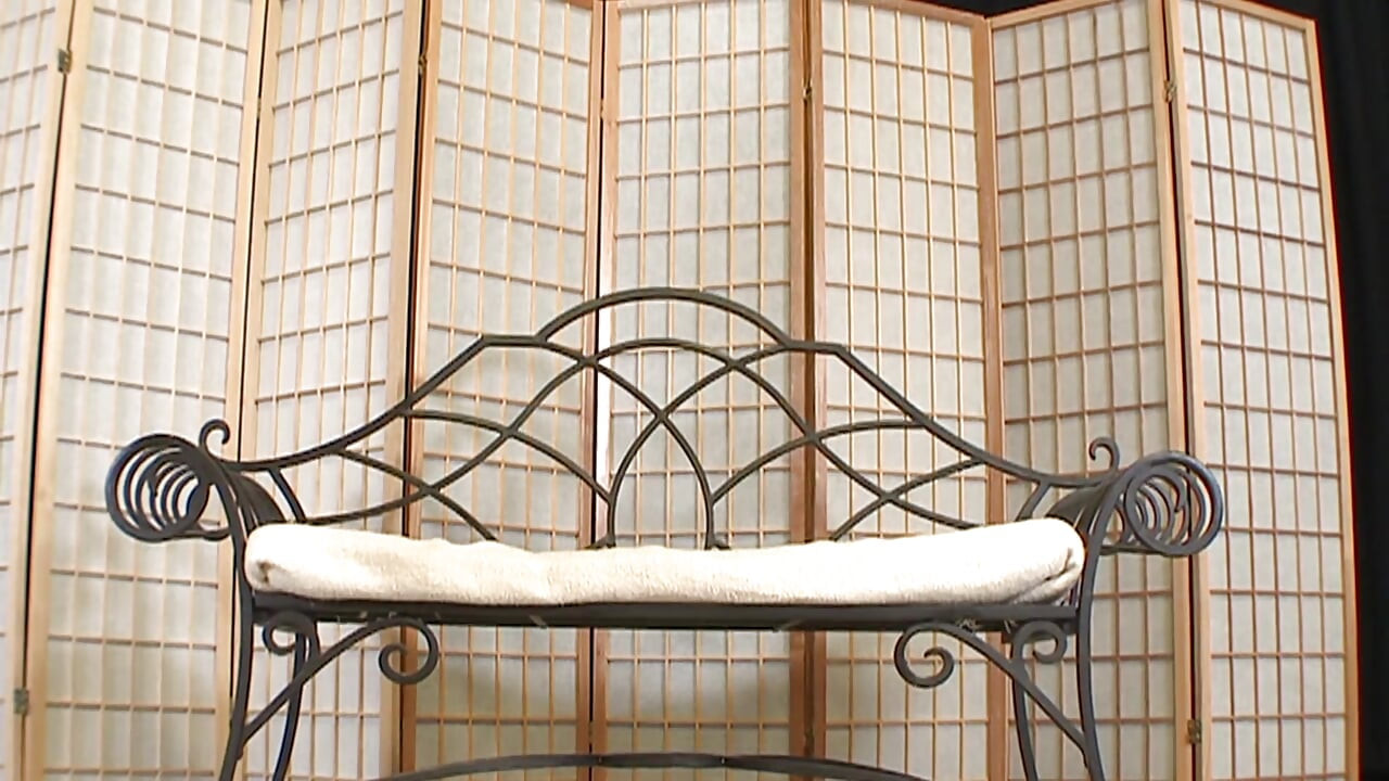 Татуированная крошка получает то, что хочет