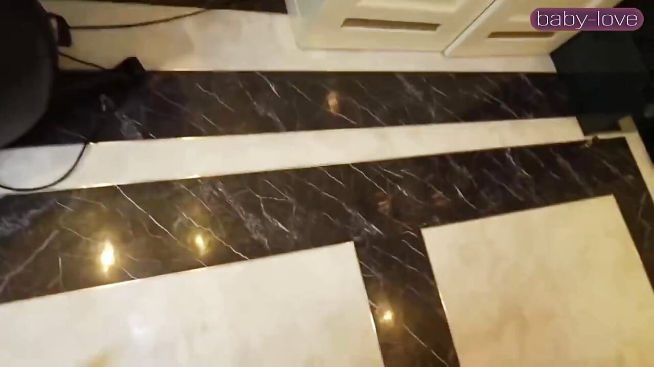 Solgun f fincan güzellik vahşi tepkileri gizler, yoğun zevk heyecan verici dölleme doruk anına dönüşüyor