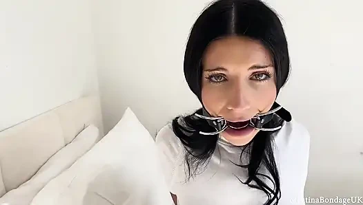 Tatti halka tıkalı, örümcek tıkalı ve kelepçeli! 720p)(indirimli)