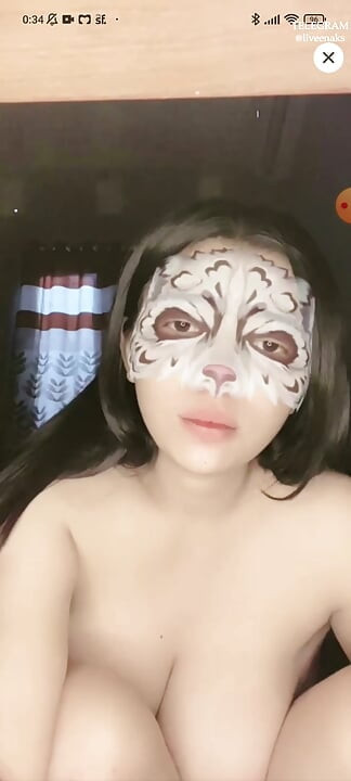 Chica Indo Masturbándose en Big