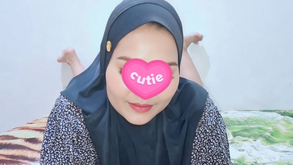 Gemaskerde Hijab-meisje zwarte kanten bodysuit visnetkousen creampie - Indonesisch echt stel