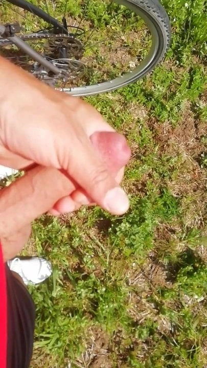 cumshot beim Radfahren