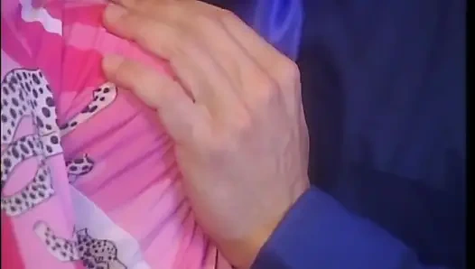 Schöne vollbusige retro-MILF gefickt und von riesigen harten schwänzen in den mund gespritzt