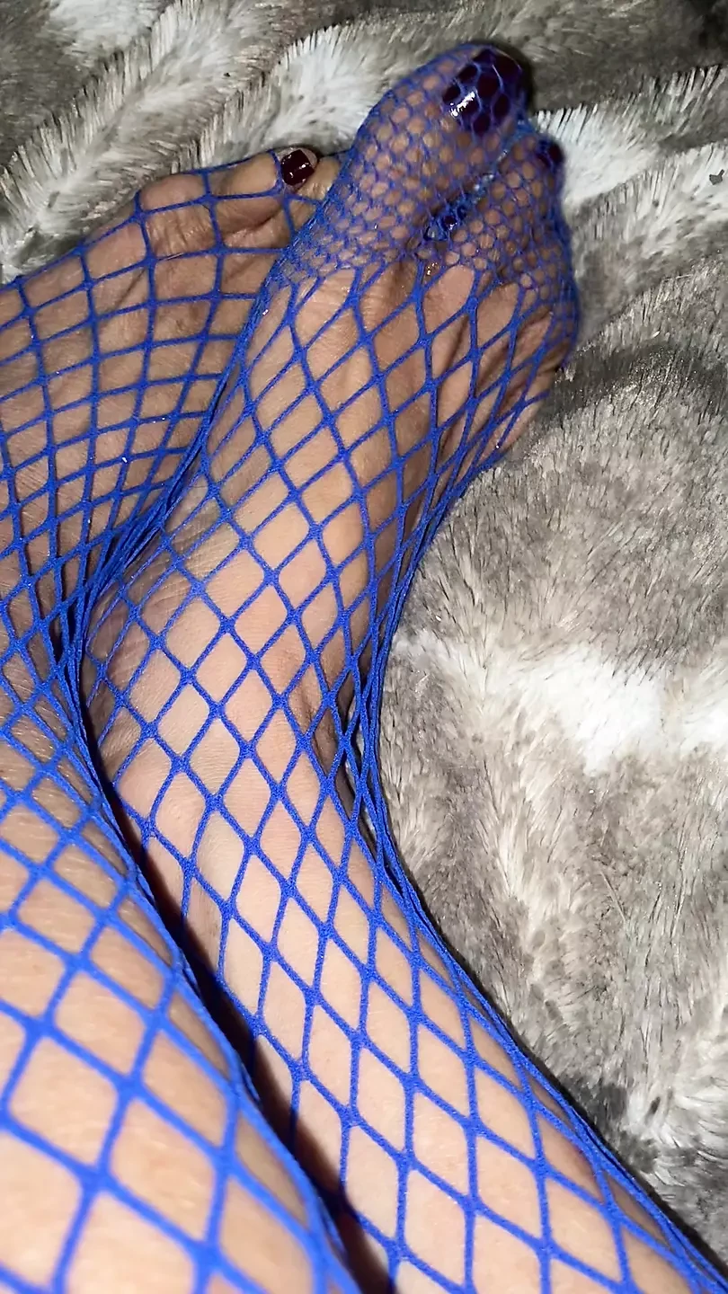 Purple Fishnet on Asian with tiny feet and long toes