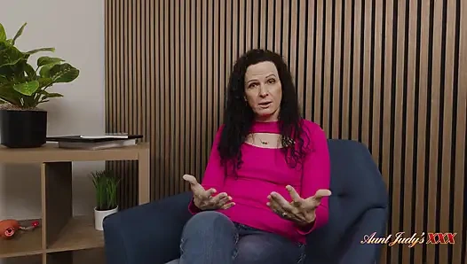 TanteJudysXXX - deine 58-jährige reife sex-therapeutin beth mcKenna - spezielle behandlung pOV