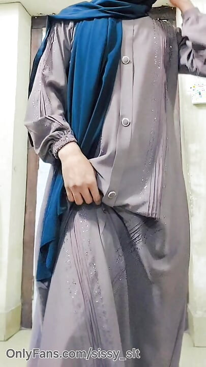 Hijabi muslim kinner hijda try to masturbate impotent penis