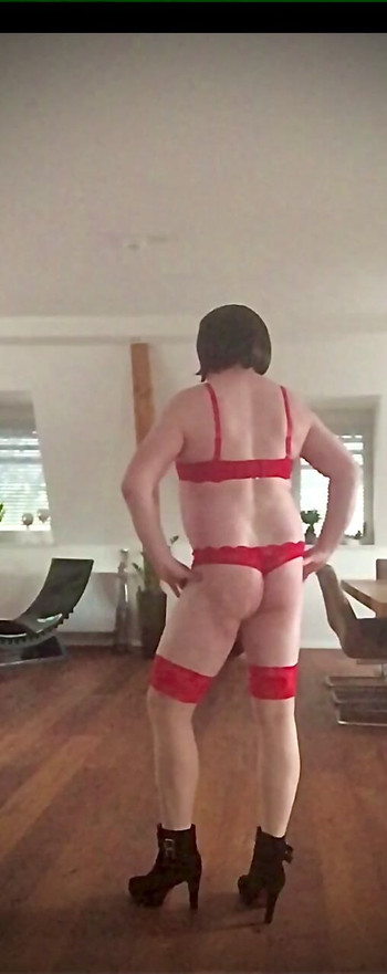 Nicki-Crossdress sexy red.Stockings and Lingerie