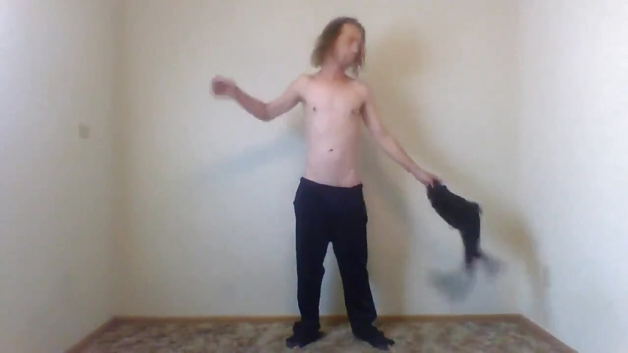 Transgirl chỉ ra cách sử dụng khăn lông như một chiếc nhẫn tình dục: sử dụng, loại bỏ & mẹo