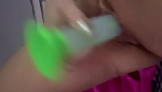 Pertunjukan vivi's Hot Glow