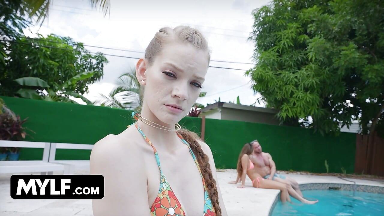 Fit wives Mackenzie Mace &erin everheart ficam selvagens com os maridos uns dos outros na piscina - Mylf