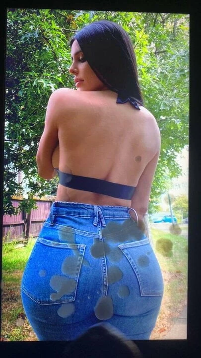 Latina culona en jeans acaba en homenaje