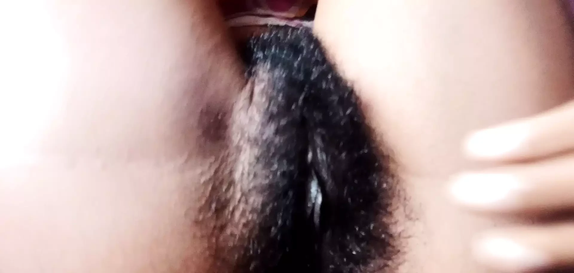 Indisch meisje solo masturbatie en orgasme video 42