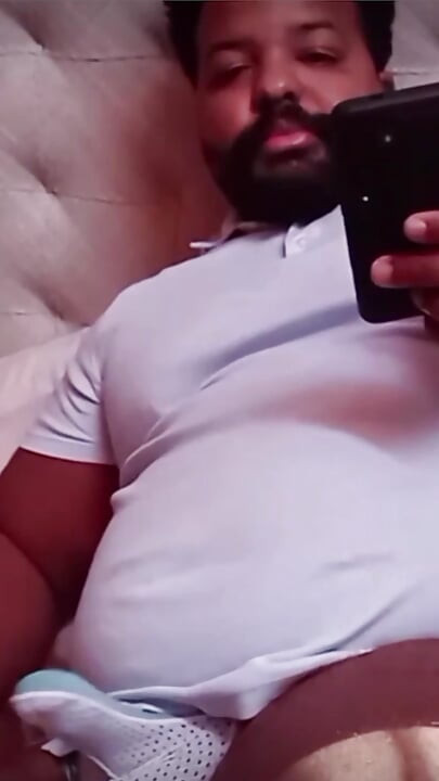 Thick Daddy se branle en montant sa propre vidéo