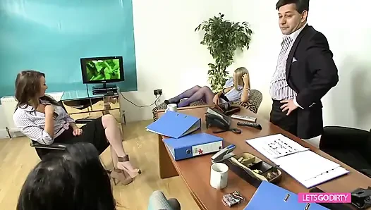 Sekretärin, schätzchen machen gerne schmutzige spiele mit dem chef