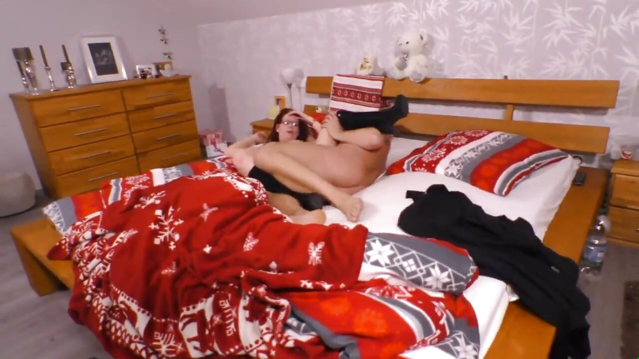 Casal maduro no quarto