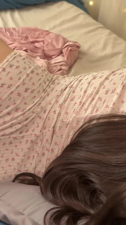Stepdad asks his stepdaughter to share the bed and they end up having hot sex | Clip 1