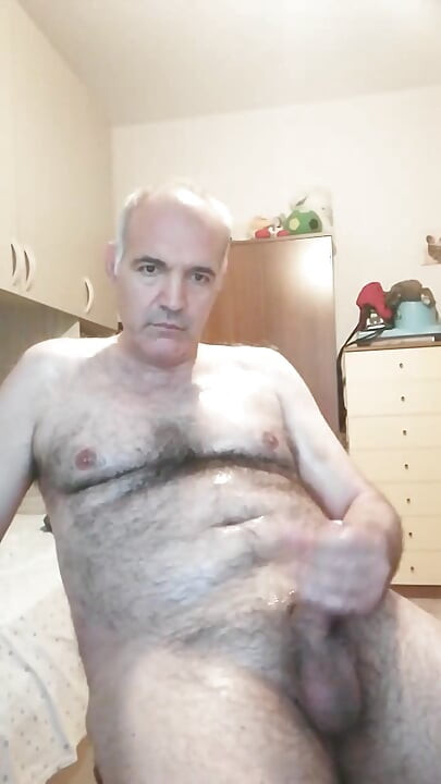 My Body Is Full of Oil and I Fuck the Glass with My Big Cock