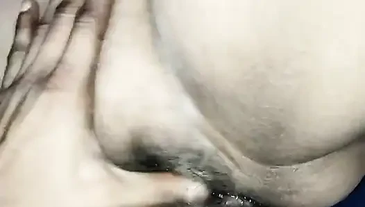 Meri Randi biwi lund maang rahi hai