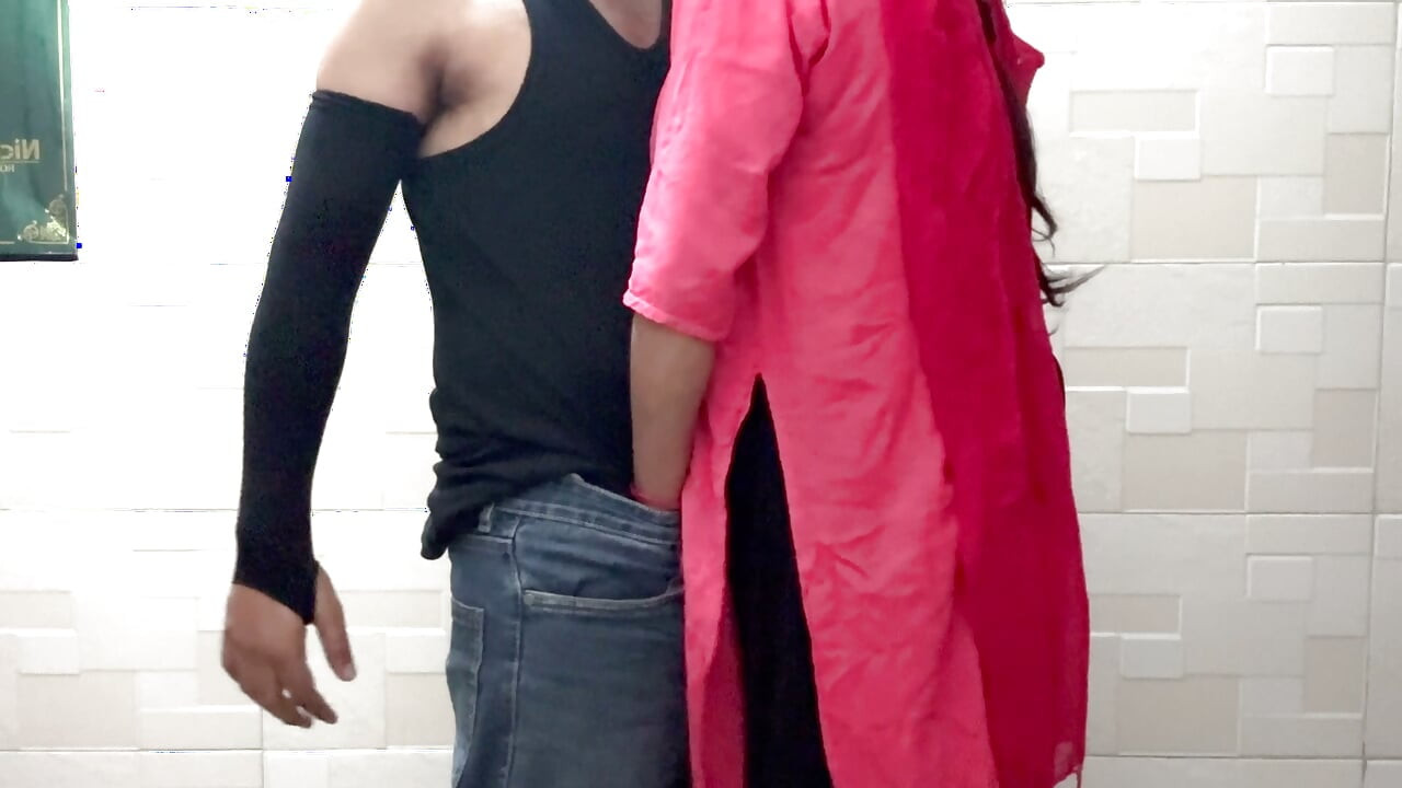 Video romansa desi hot aditi bhabhi dengan video romansa dewar desi