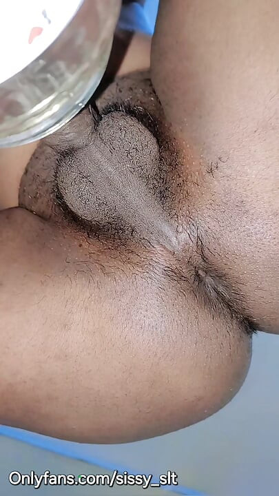 不寻常的鸡巴撒尿然后锁它，因为它没有用