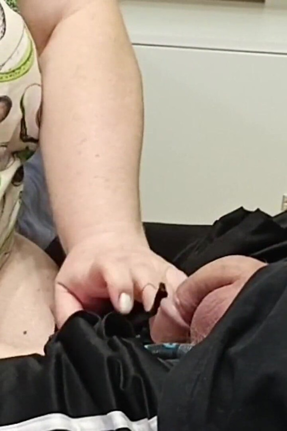 A Neighbor Gives Me a Blowjob so That I Cum in Her Mouth