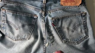 Wanking and cumming in levis 501