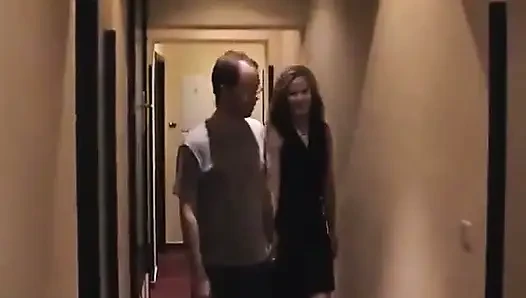 Junges doppeltes blondes piggy mit einem dildo!