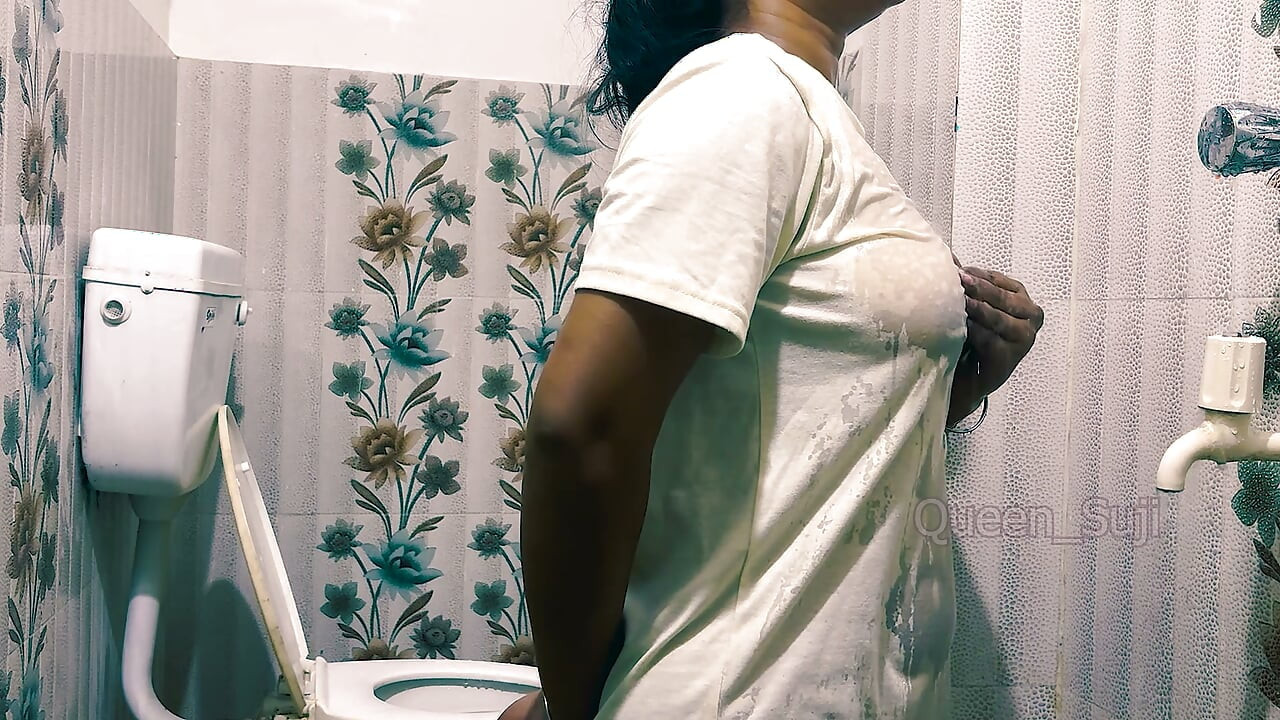 Suji Bhavi having sex in the bathroom