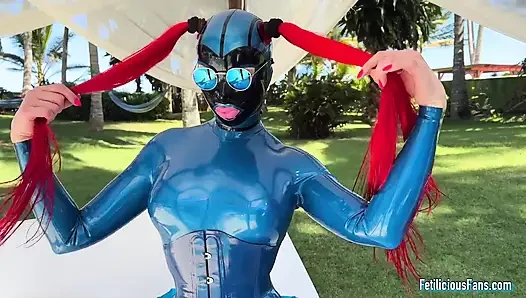 Rubberdoll im Paradies