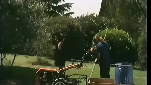 Klasik sikiciler için açık havada üçlü seks