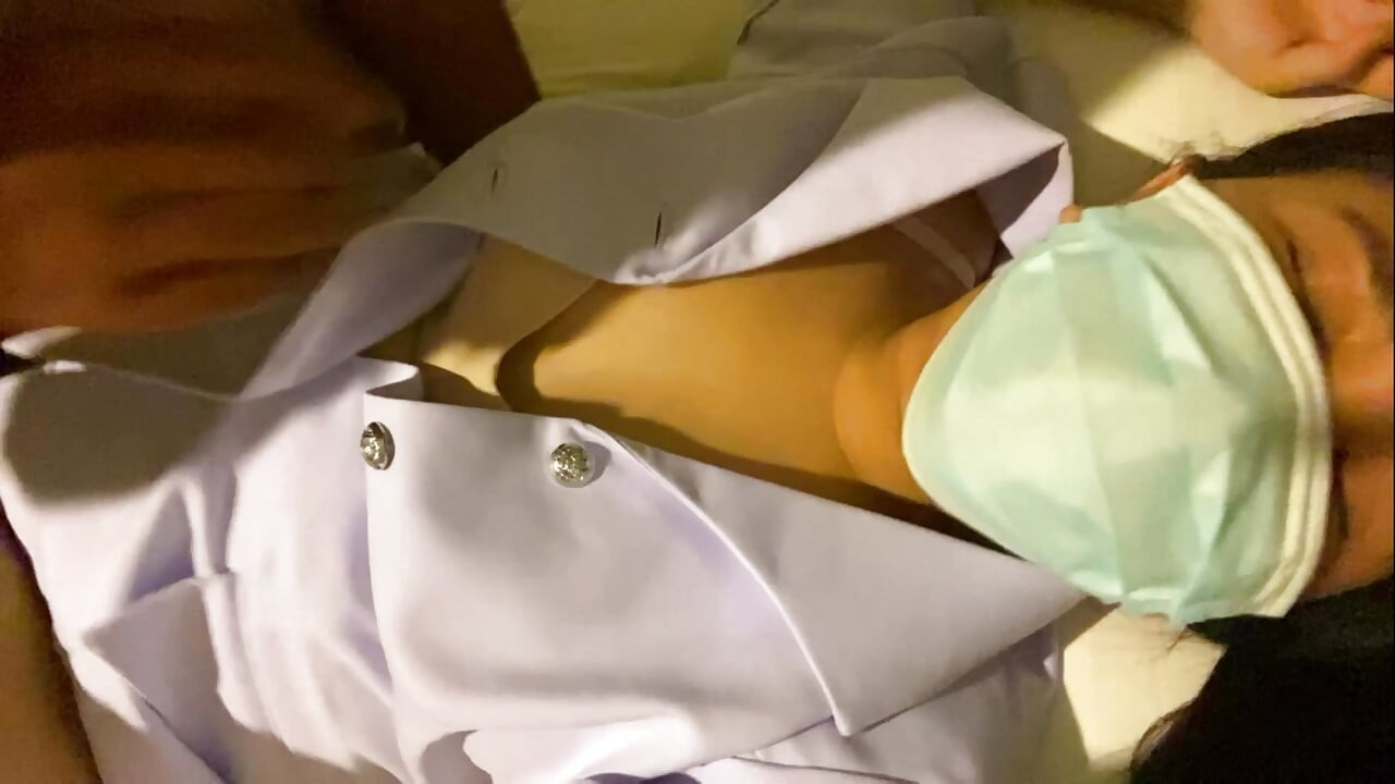Eu arranjei para fazer sexo com minha amiga enfermeira durante a hora do almoço.