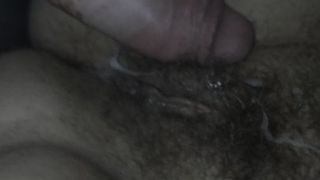 大成熟的毛茸茸的阴户被性交，