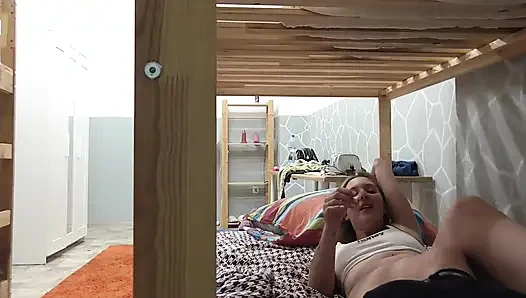 Si manis sugar lya lagi asik nyepong dan footjob