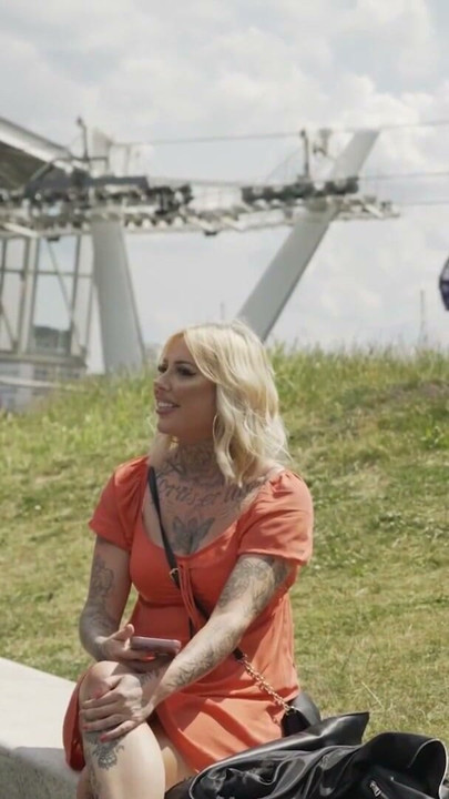 Ez a gazdag cukorpapa mindig szívesen kényeztet egy olyan dögös lányt, mint Chloe Savage - Shagstreet by Mylf | Klip 1