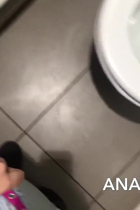 Slut Teen Piss in Kfc Toilet