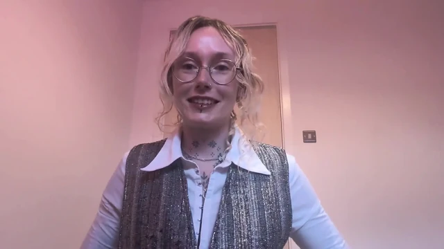 Sexy Realtor Desperate to Make the Sale