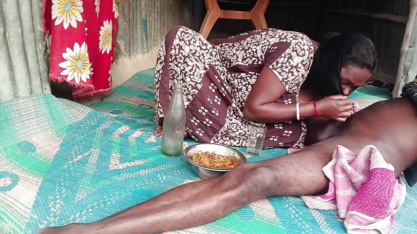 Desi bhabhi apni devar se gand chudati hai