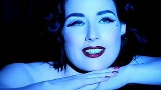 Сумасшедшая лошадка в Париже с Dita Von Teese 2010