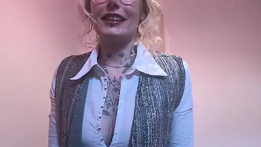 Сексуальный риелтор отчаялся сделать продажу