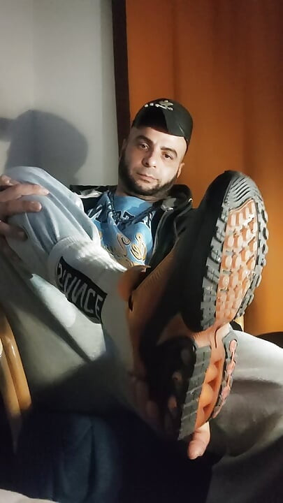 DJブロ・ピスとダーティソックスのゲーム...ハンマーをかけて!